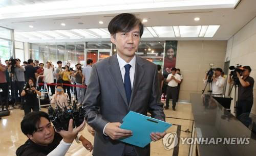 사모펀드, 웅동학원 재산 환원을 약속한 조국 법무부 장관 후보자(사진=연합뉴스)